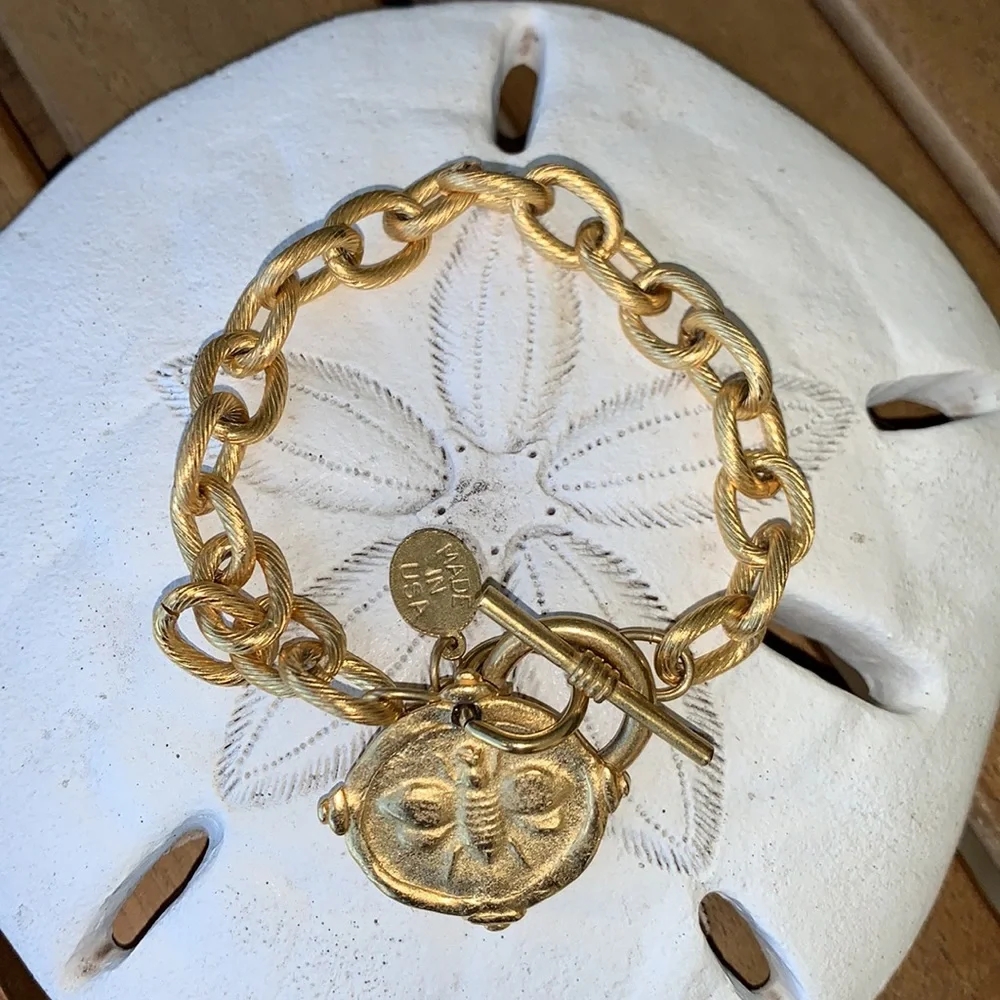 Susan Shaw Gold Bracelet engraved with the Honey Bee. - Picture 2 of 4
